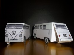 White Splitty Favour