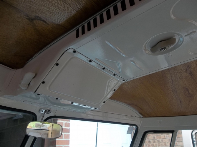 VW-Splitscreen-Camper-Resto-Inside-32