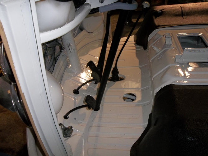 VW-Splitscreen-Camper-Resto-Inside-48