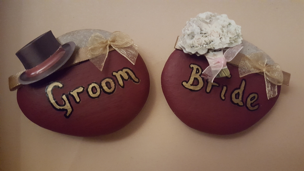 Bride and Groom wedding name plates hand painted in gold with top hat & bouquet detail